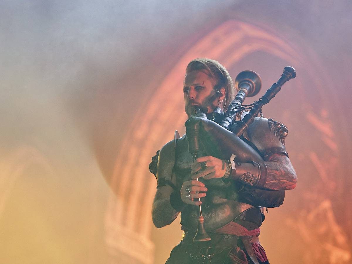 Masters of Rock, den třetí. Nekončící řada plaváčků při Feuerschwanz a Arch Enemy s novou zpěvačkou