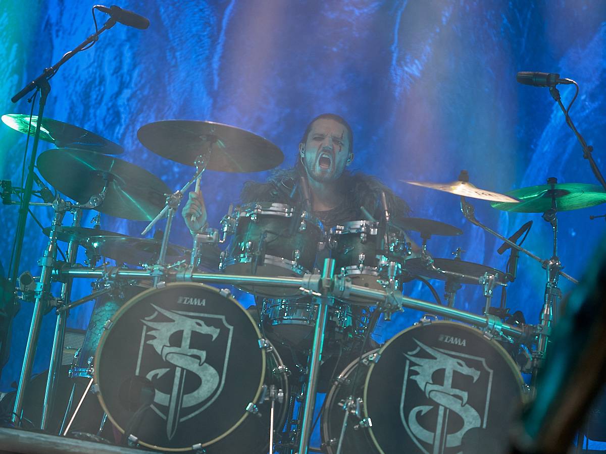 Masters of Rock, den třetí. Nekončící řada plaváčků při Feuerschwanz a Arch Enemy s novou zpěvačkou