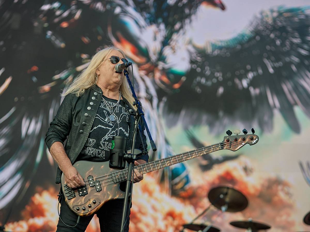 Masters of Rock, den třetí. Nekončící řada plaváčků při Feuerschwanz a Arch Enemy s novou zpěvačkou