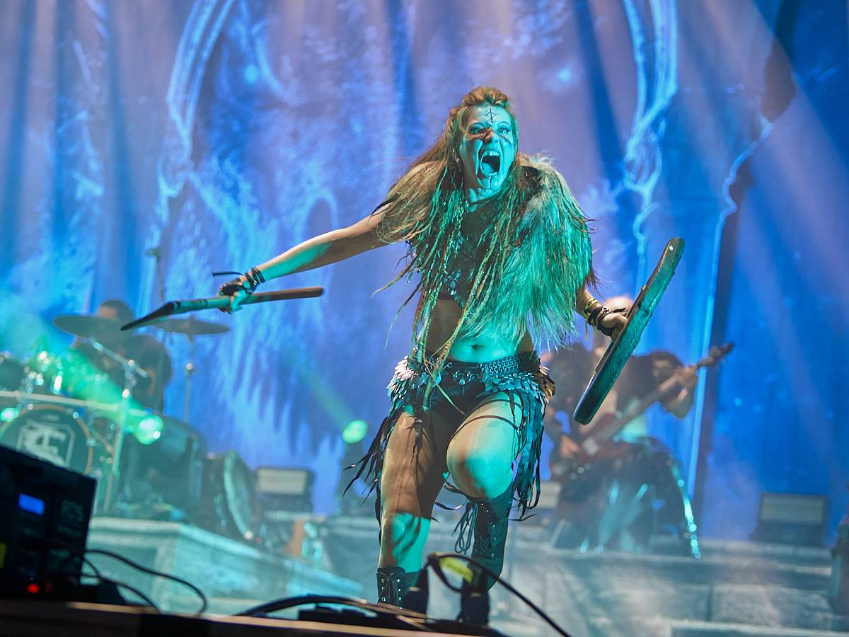 Masters of Rock, den třetí. Nekončící řada plaváčků při Feuerschwanz a Arch Enemy s novou zpěvačkou
