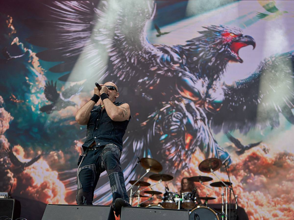 Masters of Rock, den třetí. Nekončící řada plaváčků při Feuerschwanz a Arch Enemy s novou zpěvačkou