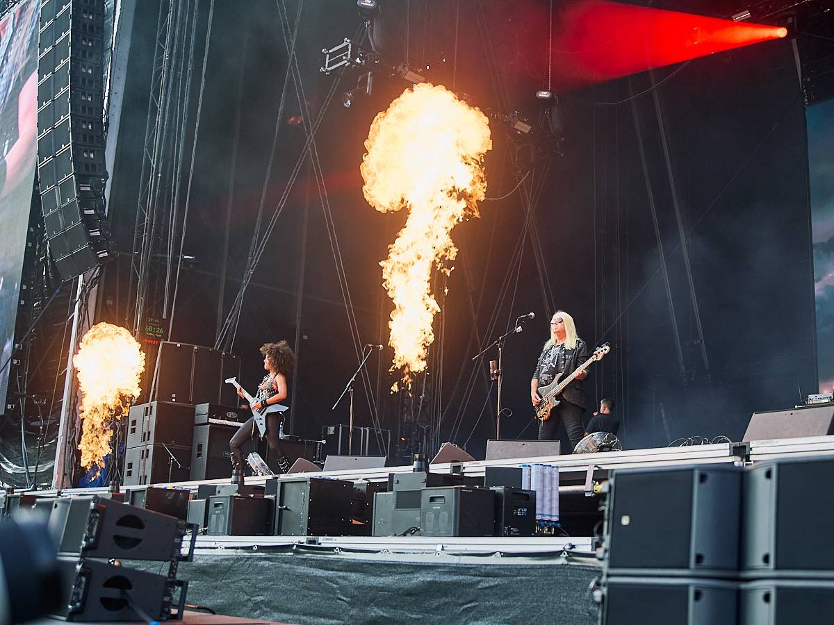 Masters of Rock, den třetí. Nekončící řada plaváčků při Feuerschwanz a Arch Enemy s novou zpěvačkou