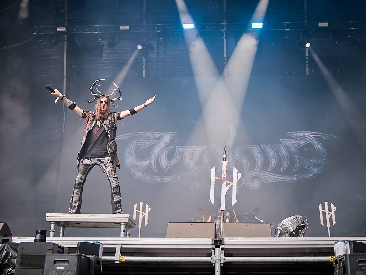 Masters of Rock, den třetí. Nekončící řada plaváčků při Feuerschwanz a Arch Enemy s novou zpěvačkou