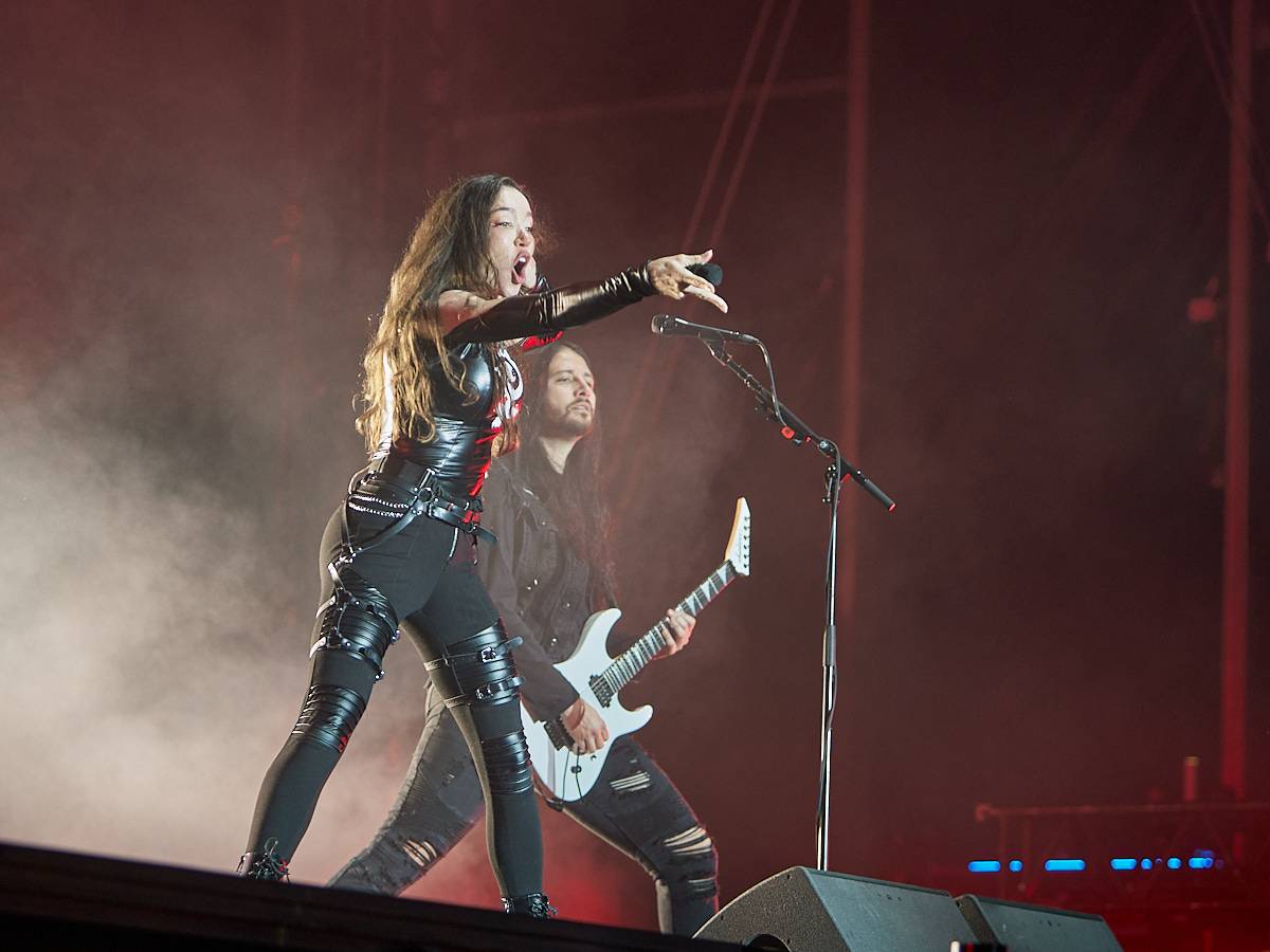 Masters of Rock, den třetí. Nekončící řada plaváčků při Feuerschwanz a Arch Enemy s novou zpěvačkou