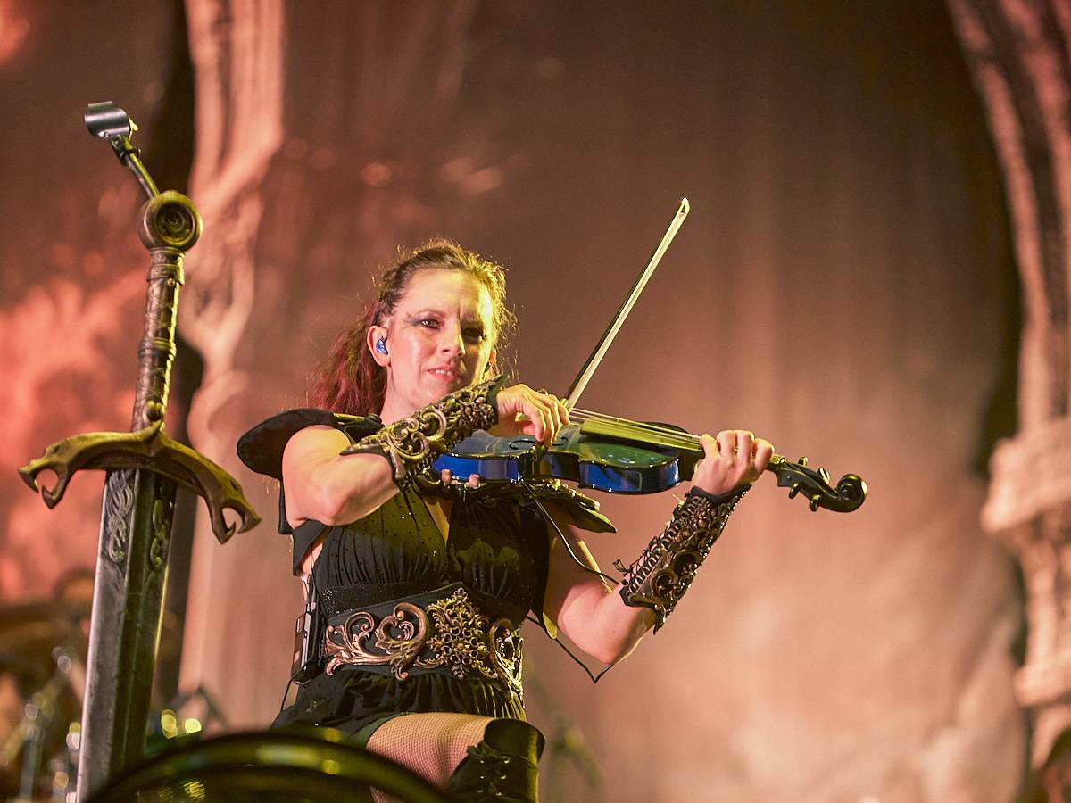 Masters of Rock, den třetí. Nekončící řada plaváčků při Feuerschwanz a Arch Enemy s novou zpěvačkou