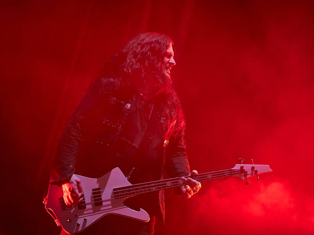 Masters of Rock, den třetí. Nekončící řada plaváčků při Feuerschwanz a Arch Enemy s novou zpěvačkou