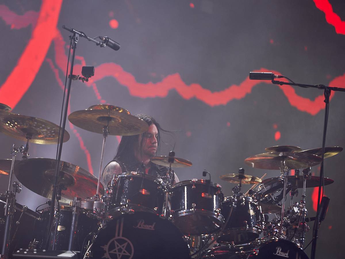 Masters of Rock, den třetí. Nekončící řada plaváčků při Feuerschwanz a Arch Enemy s novou zpěvačkou