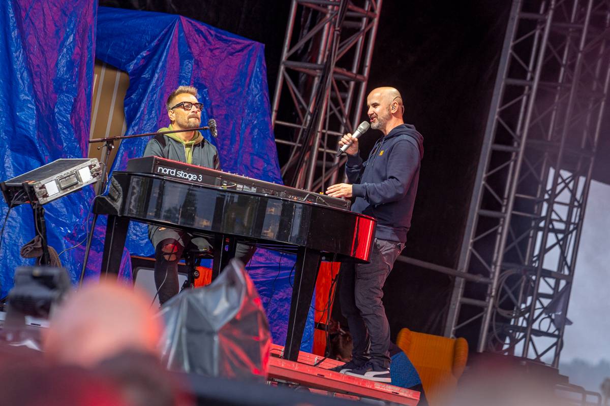Benátská! odstartovala. Koncert Richarda Müllera zrušil déšť, No Name roztančili dav a Mirai poskládali novou kapelu