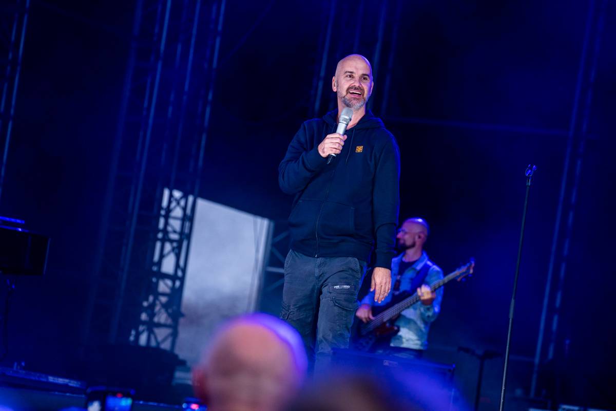 Benátská! odstartovala. Koncert Richarda Müllera zrušil déšť, No Name roztančili dav a Mirai poskládali novou kapelu