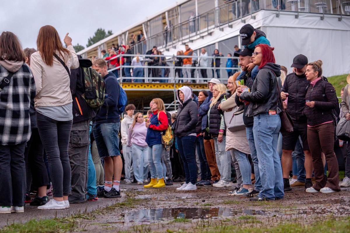 Benátská! odstartovala. Koncert Richarda Müllera zrušil déšť, No Name roztančili dav a Mirai poskládali novou kapelu