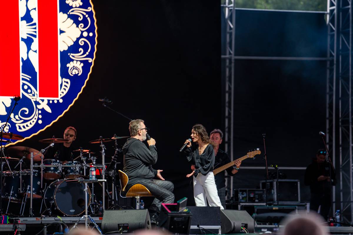 Benátská! odstartovala. Koncert Richarda Müllera zrušil déšť, No Name roztančili dav a Mirai poskládali novou kapelu