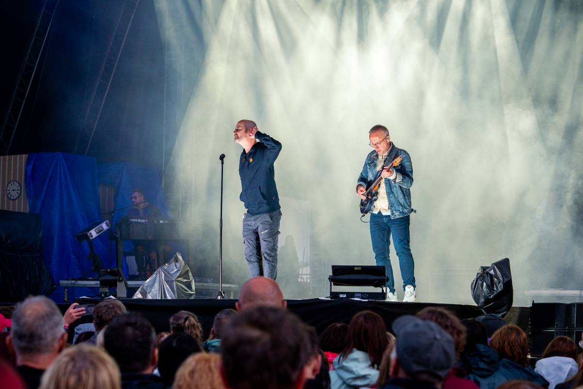 Benátská! odstartovala. Koncert Richarda Müllera zrušil déšť, No Name roztančili dav a Mirai poskládali novou kapelu