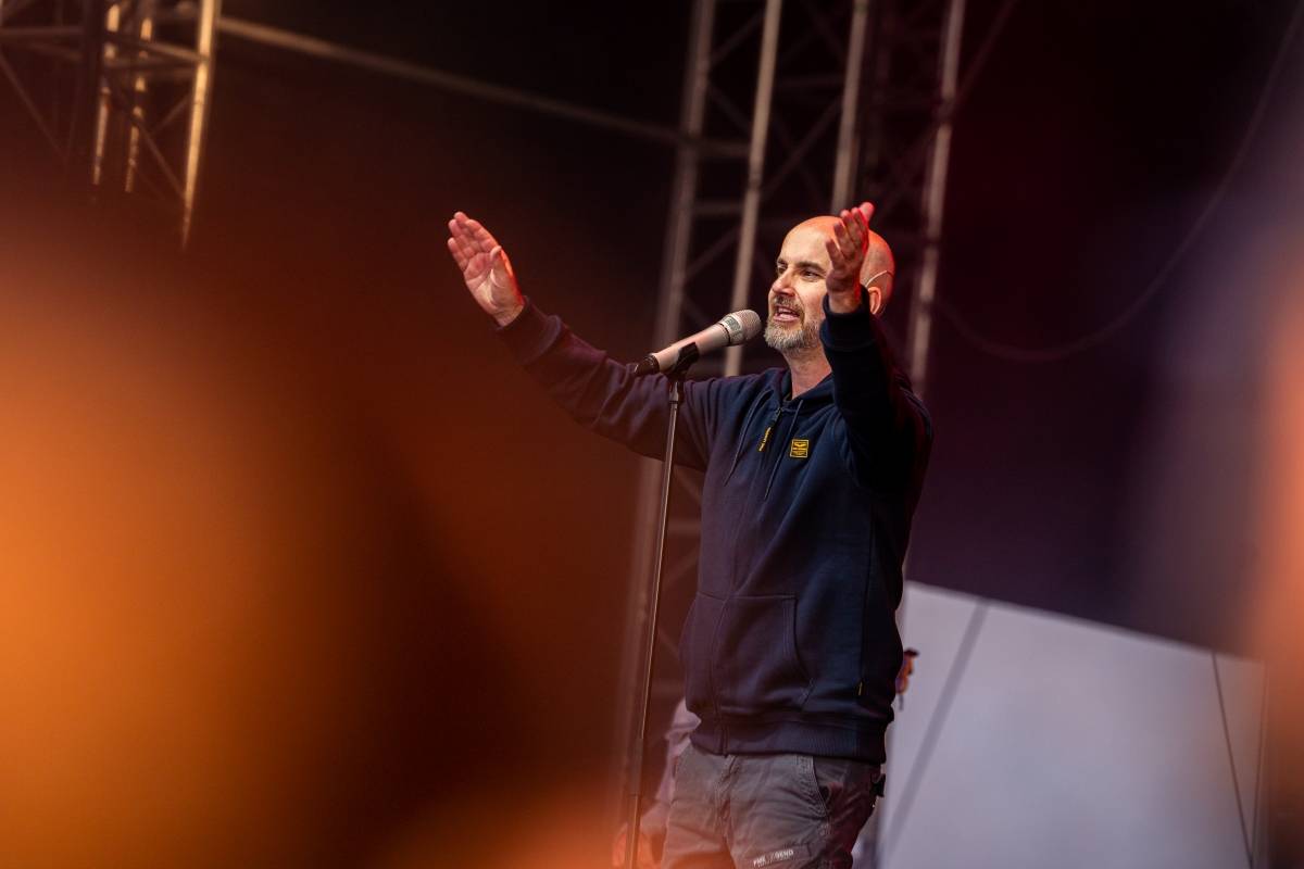 Benátská! odstartovala. Koncert Richarda Müllera zrušil déšť, No Name roztančili dav a Mirai poskládali novou kapelu