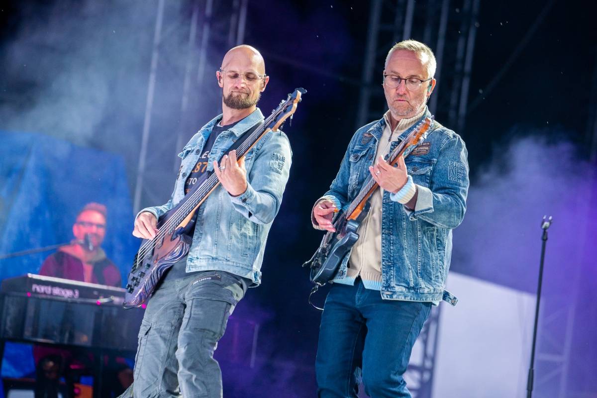Benátská! odstartovala. Koncert Richarda Müllera zrušil déšť, No Name roztančili dav a Mirai poskládali novou kapelu
