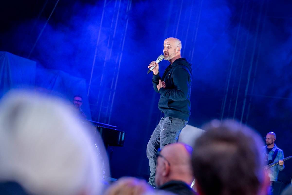 Benátská! odstartovala. Koncert Richarda Müllera zrušil déšť, No Name roztančili dav a Mirai poskládali novou kapelu