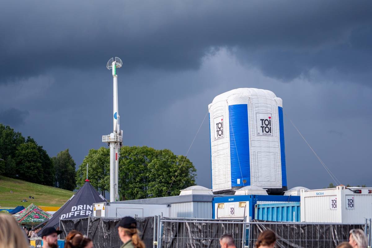 Benátská! odstartovala. Koncert Richarda Müllera zrušil déšť, No Name roztančili dav a Mirai poskládali novou kapelu