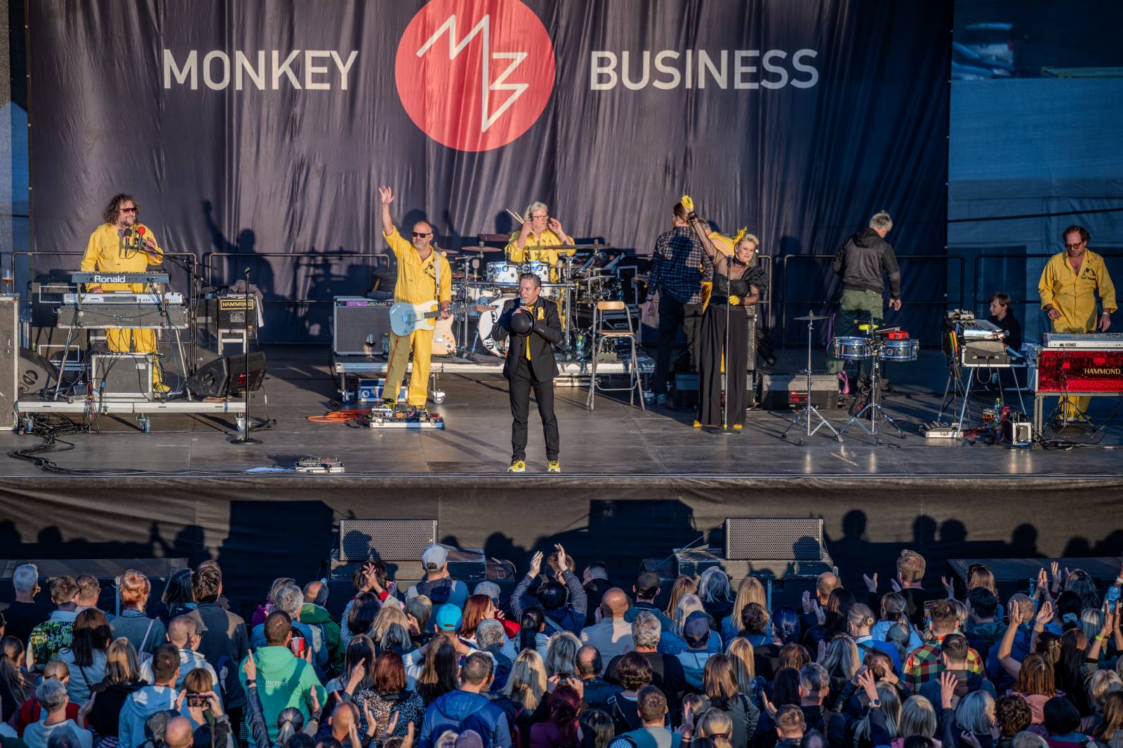 Party plná groovu a nakažlivé radosti. Monkey Business oslavili na Prague Open Air šestadvacáté narozeniny