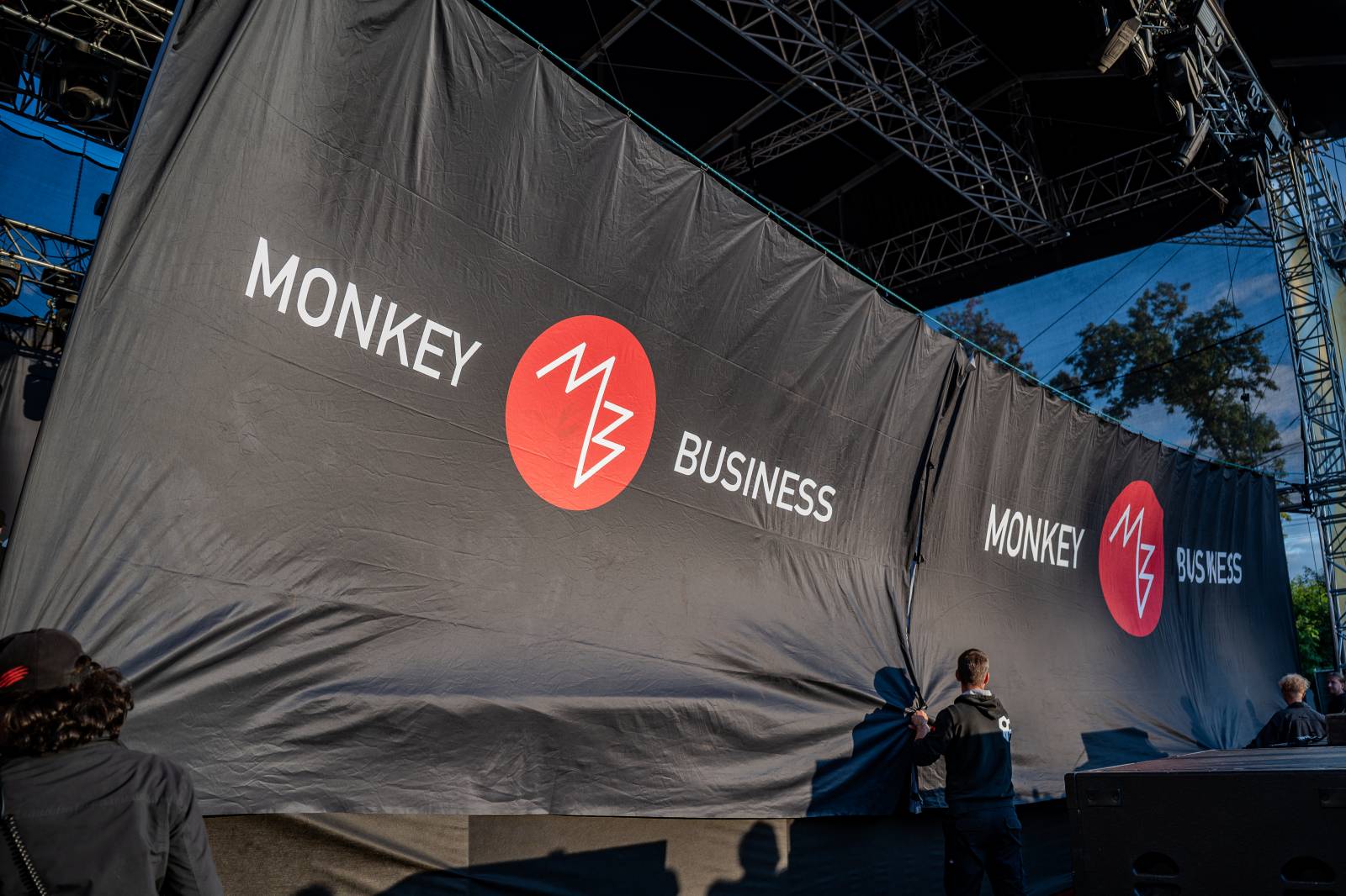 Party plná groovu a nakažlivé radosti. Monkey Business oslavili na Prague Open Air šestadvacáté narozeniny