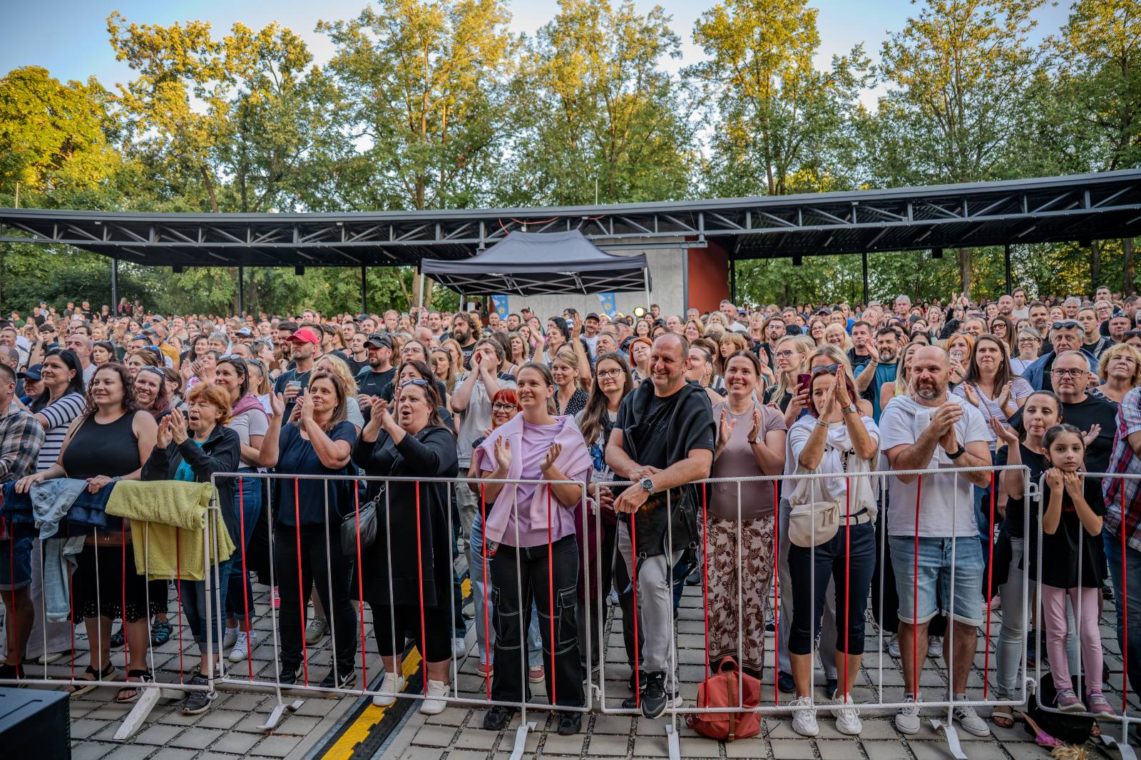 Vyprodaný Písek tleskal vestoje. Čechomor a Lenka Dusilová nadchli fanoušky