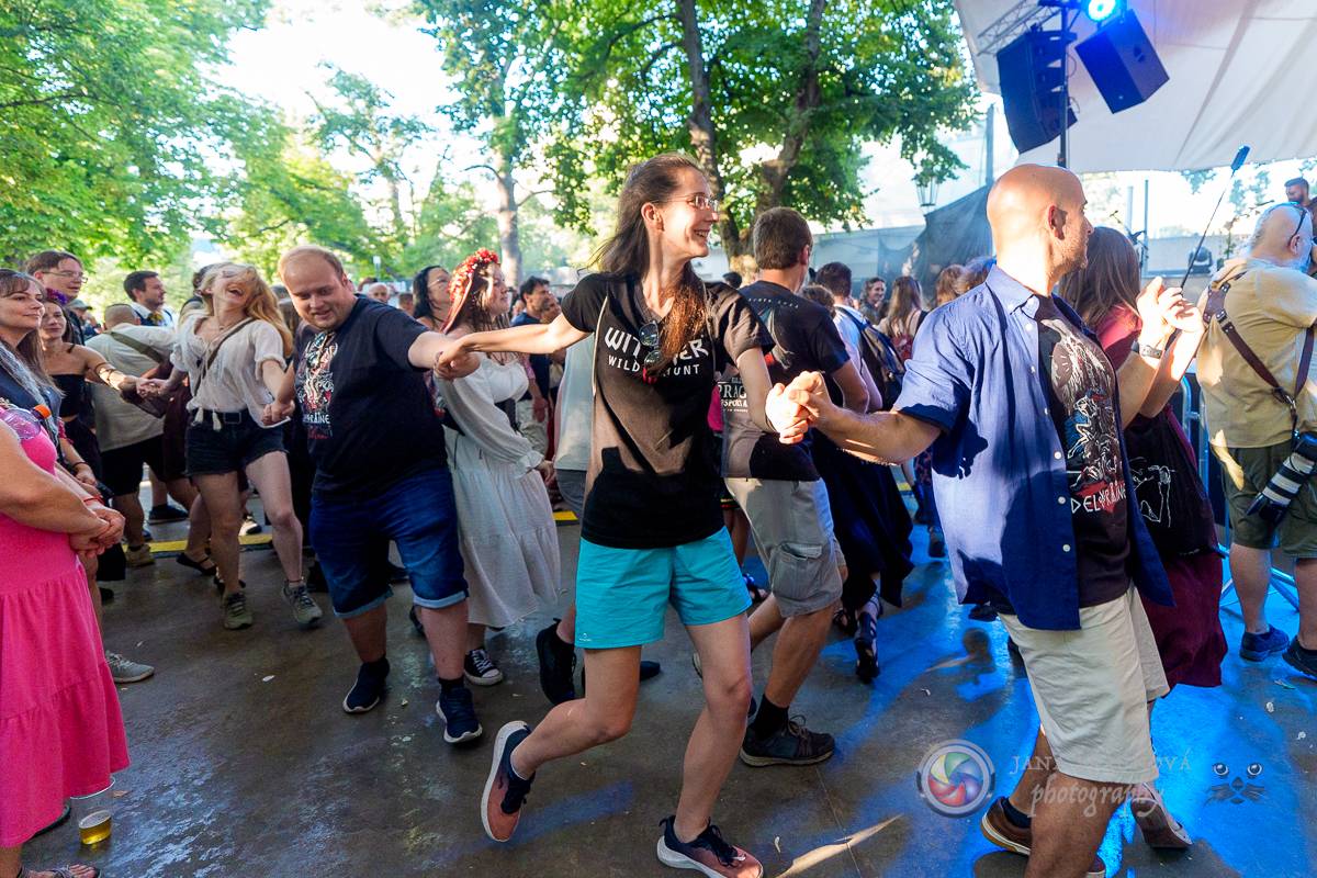Stromovku zaplnili fanoušci Zaklínače. Deloraine předvedli ohnivou show