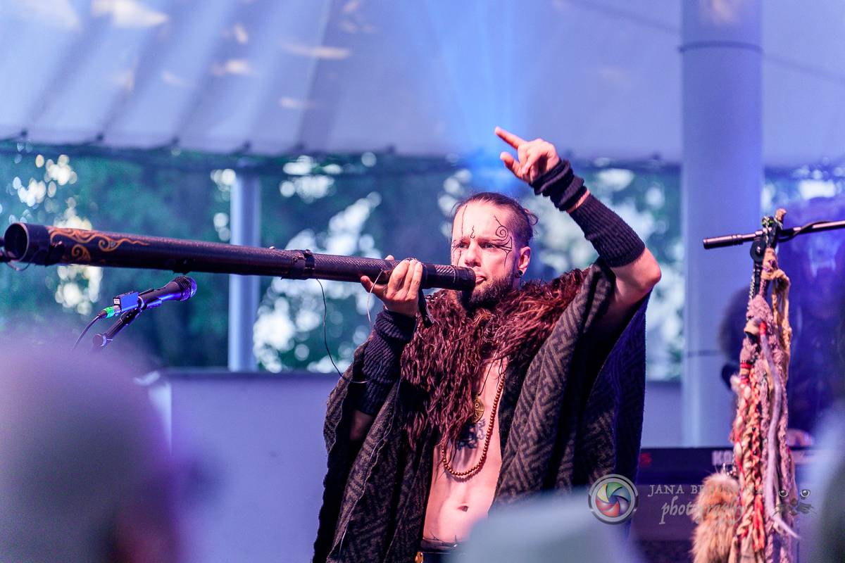 Stromovku zaplnili fanoušci Zaklínače. Deloraine předvedli ohnivou show