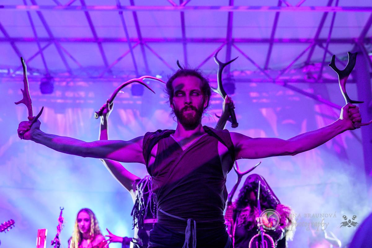 Stromovku zaplnili fanoušci Zaklínače. Deloraine předvedli ohnivou show