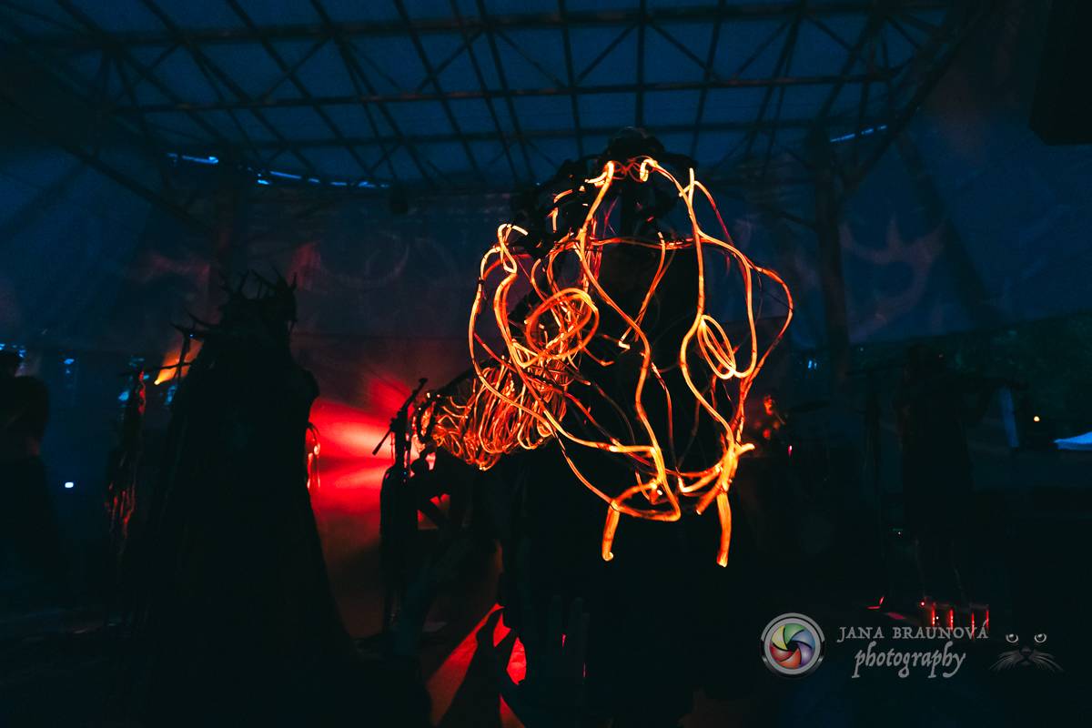 Stromovku zaplnili fanoušci Zaklínače. Deloraine předvedli ohnivou show