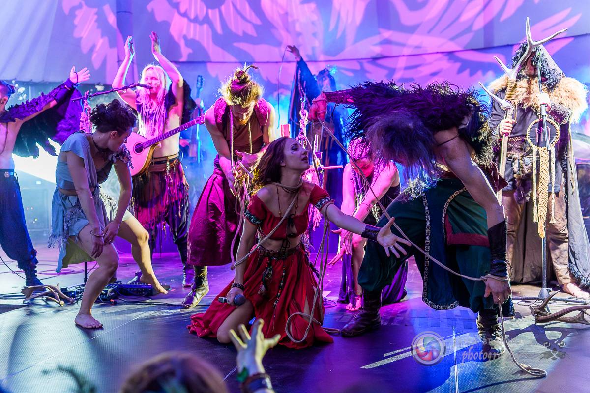 Stromovku zaplnili fanoušci Zaklínače. Deloraine předvedli ohnivou show