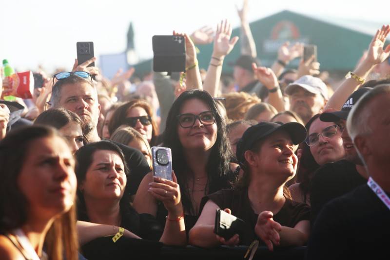 Cibula Fest, den druhý. No Name, Ewa Farna, Dymytry a závěr s Traktorem