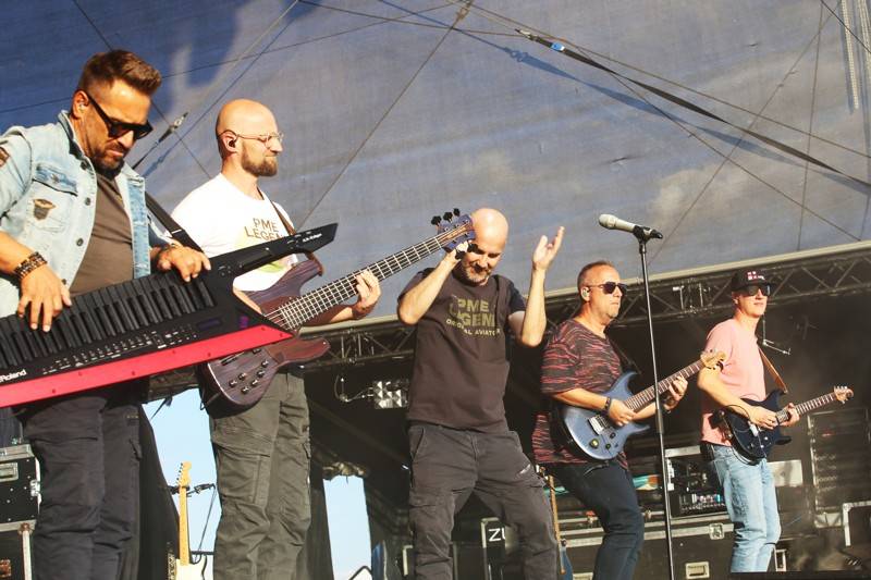 Cibula Fest, den druhý. No Name, Ewa Farna, Dymytry a závěr s Traktorem