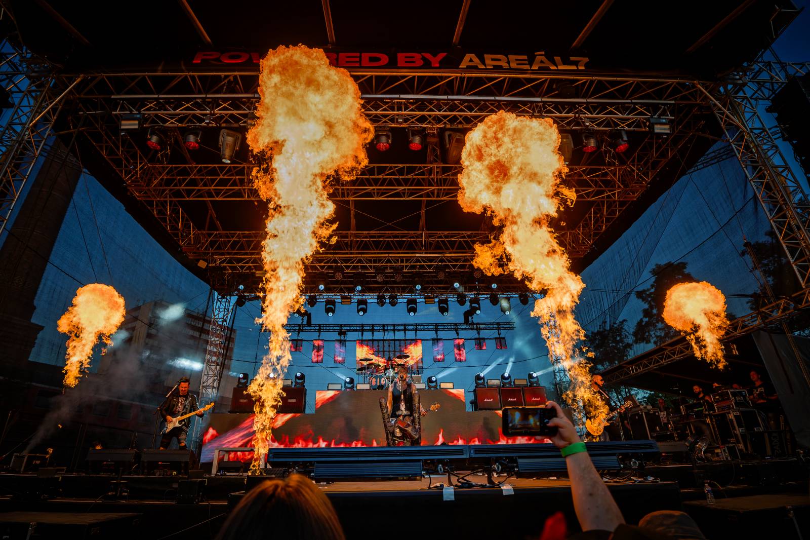 Rybičky 48 rozezpívaly Holešovice. Kuba Ryba si zatančil s fanynkami a pozval všechny na jEDEN koncert