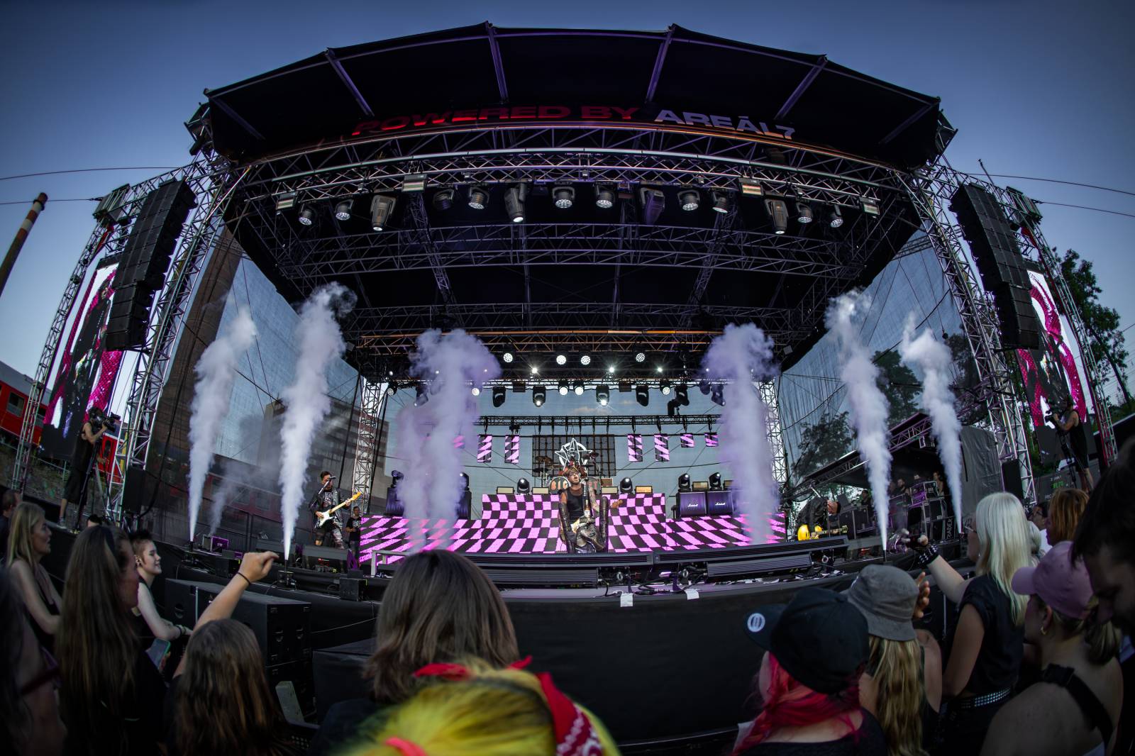 Rybičky 48 rozezpívaly Holešovice. Kuba Ryba si zatančil s fanynkami a pozval všechny na jEDEN koncert