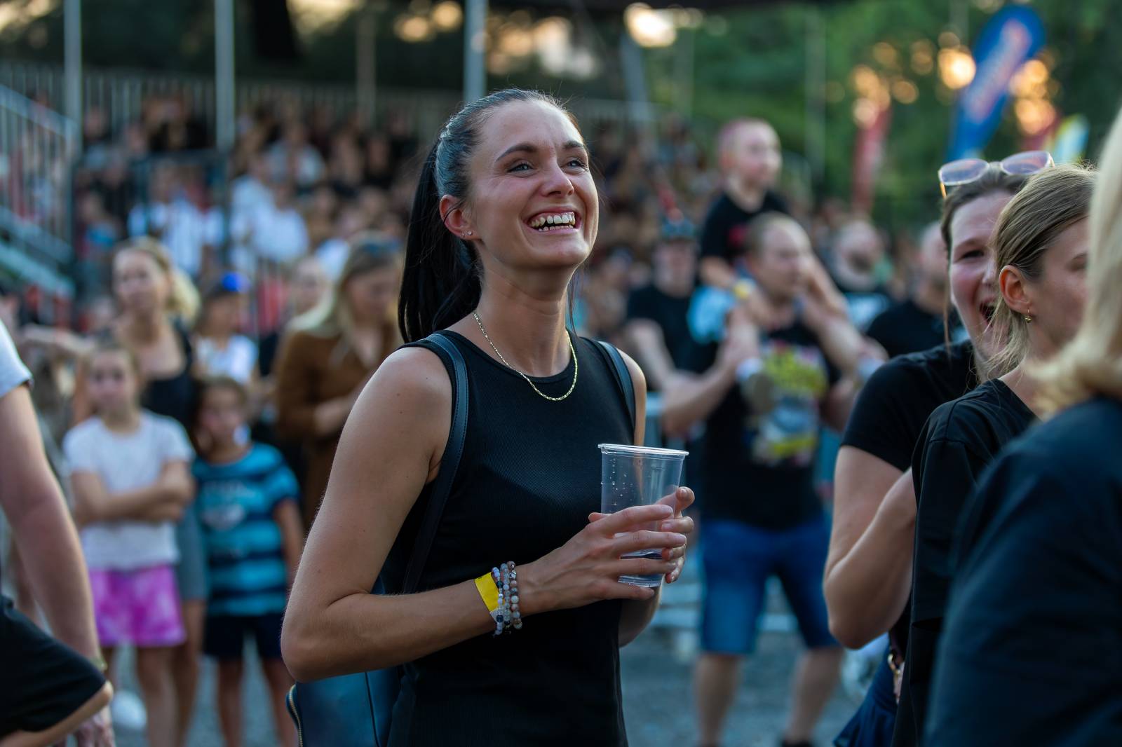 Rybičky 48 rozezpívaly Holešovice. Kuba Ryba si zatančil s fanynkami a pozval všechny na jEDEN koncert