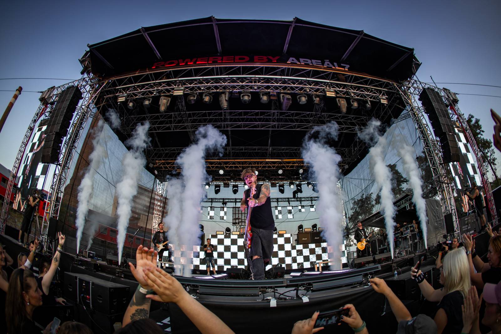 Rybičky 48 rozezpívaly Holešovice. Kuba Ryba si zatančil s fanynkami a pozval všechny na jEDEN koncert