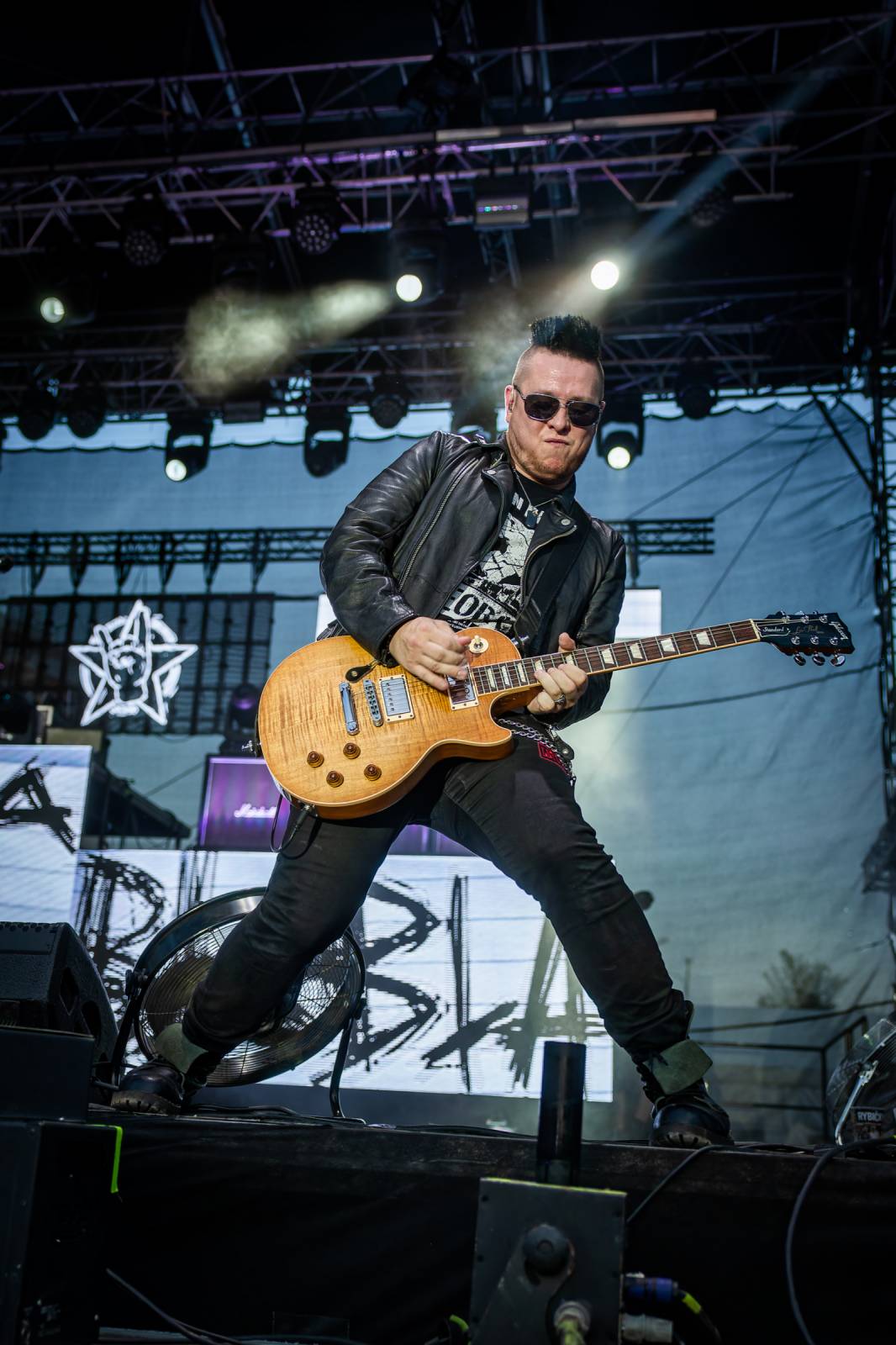 Rybičky 48 rozezpívaly Holešovice. Kuba Ryba si zatančil s fanynkami a pozval všechny na jEDEN koncert