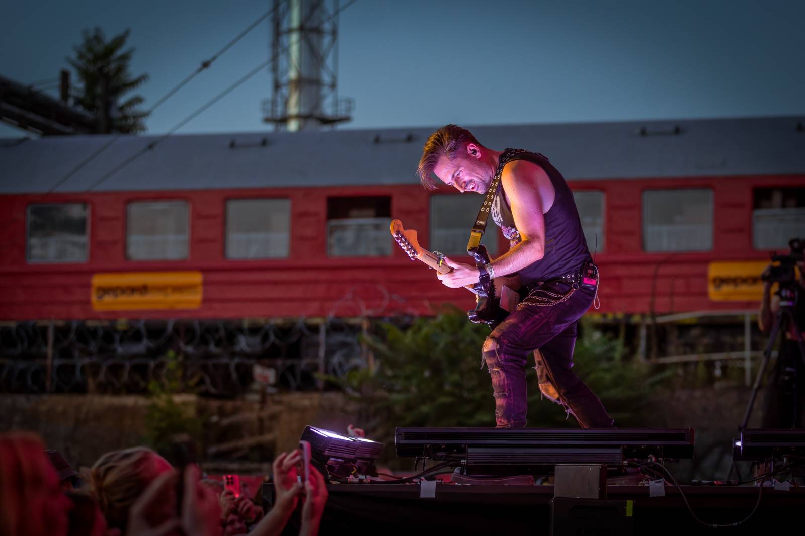 Rybičky 48 rozezpívaly Holešovice. Kuba Ryba si zatančil s fanynkami a pozval všechny na jEDEN koncert