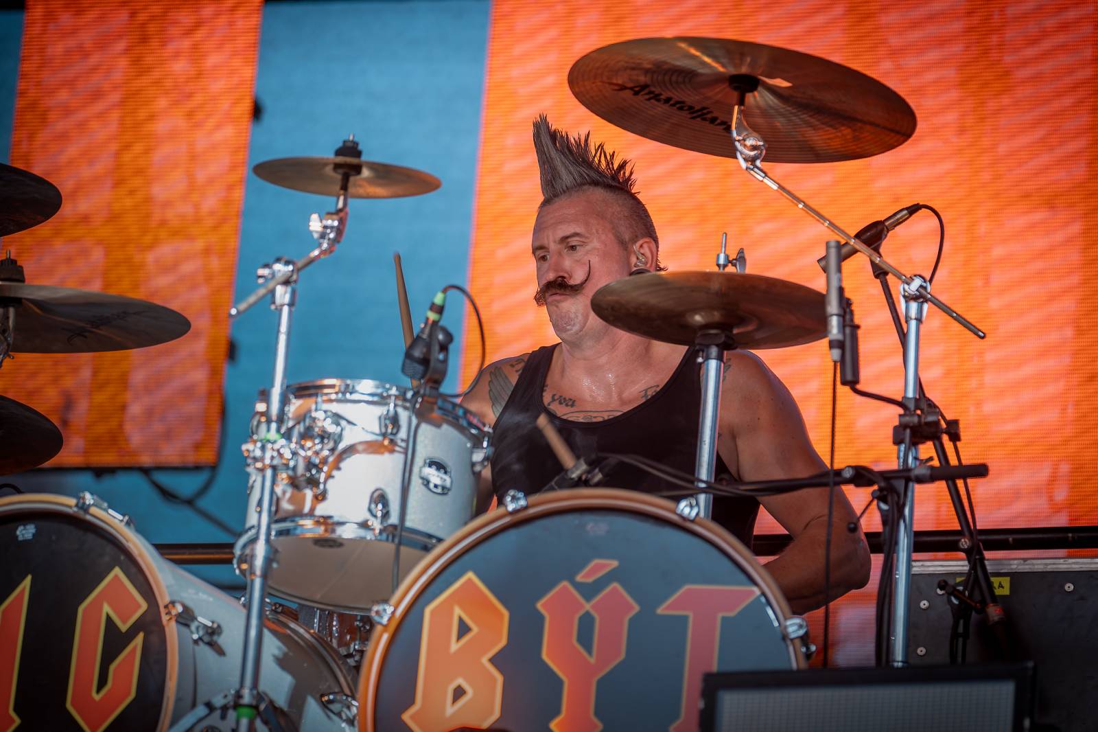 Rybičky 48 rozezpívaly Holešovice. Kuba Ryba si zatančil s fanynkami a pozval všechny na jEDEN koncert