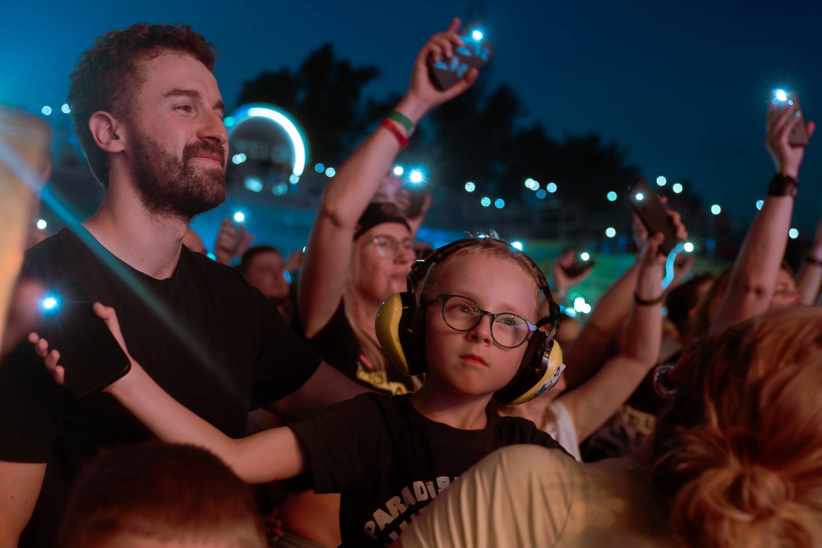 Rybičky 48 rozezpívaly Holešovice. Kuba Ryba si zatančil s fanynkami a pozval všechny na jEDEN koncert