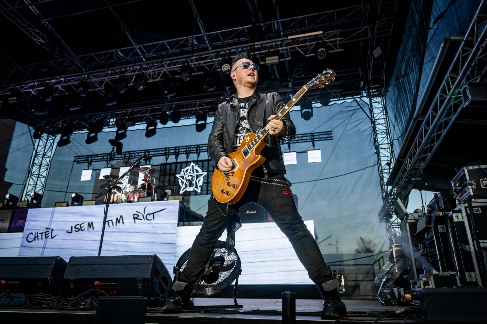 Rybičky 48 rozezpívaly Holešovice. Kuba Ryba si zatančil s fanynkami a pozval všechny na jEDEN koncert