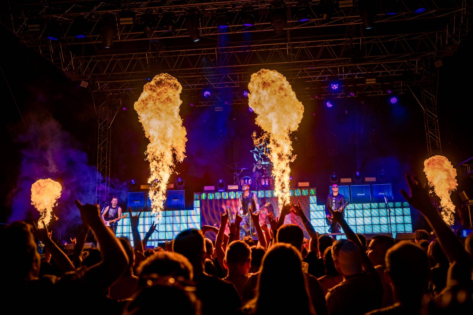 Rybičky 48 rozezpívaly Holešovice. Kuba Ryba si zatančil s fanynkami a pozval všechny na jEDEN koncert
