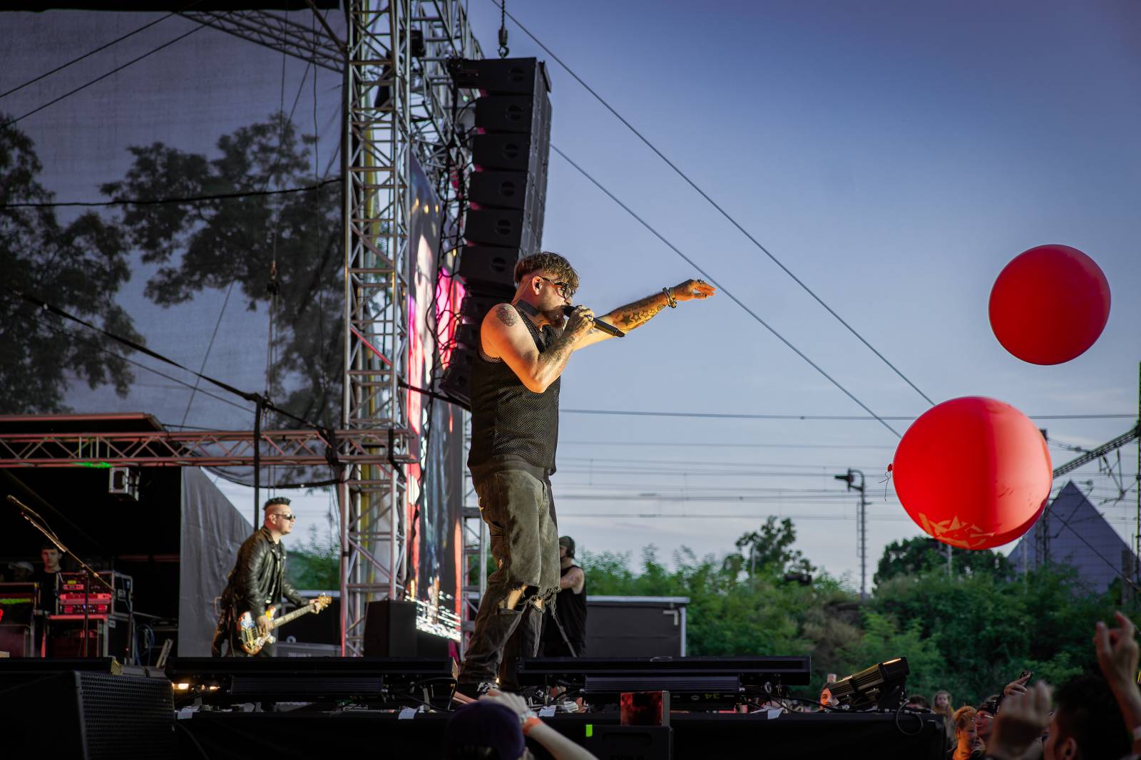 Rybičky 48 rozezpívaly Holešovice. Kuba Ryba si zatančil s fanynkami a pozval všechny na jEDEN koncert