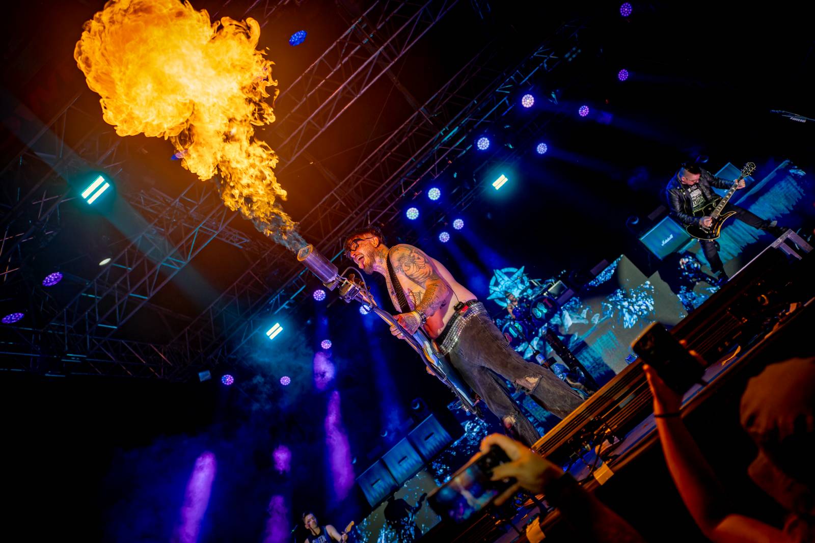 Rybičky 48 rozezpívaly Holešovice. Kuba Ryba si zatančil s fanynkami a pozval všechny na jEDEN koncert
