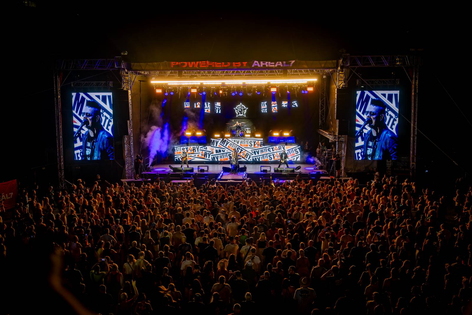 Rybičky 48 rozezpívaly Holešovice. Kuba Ryba si zatančil s fanynkami a pozval všechny na jEDEN koncert