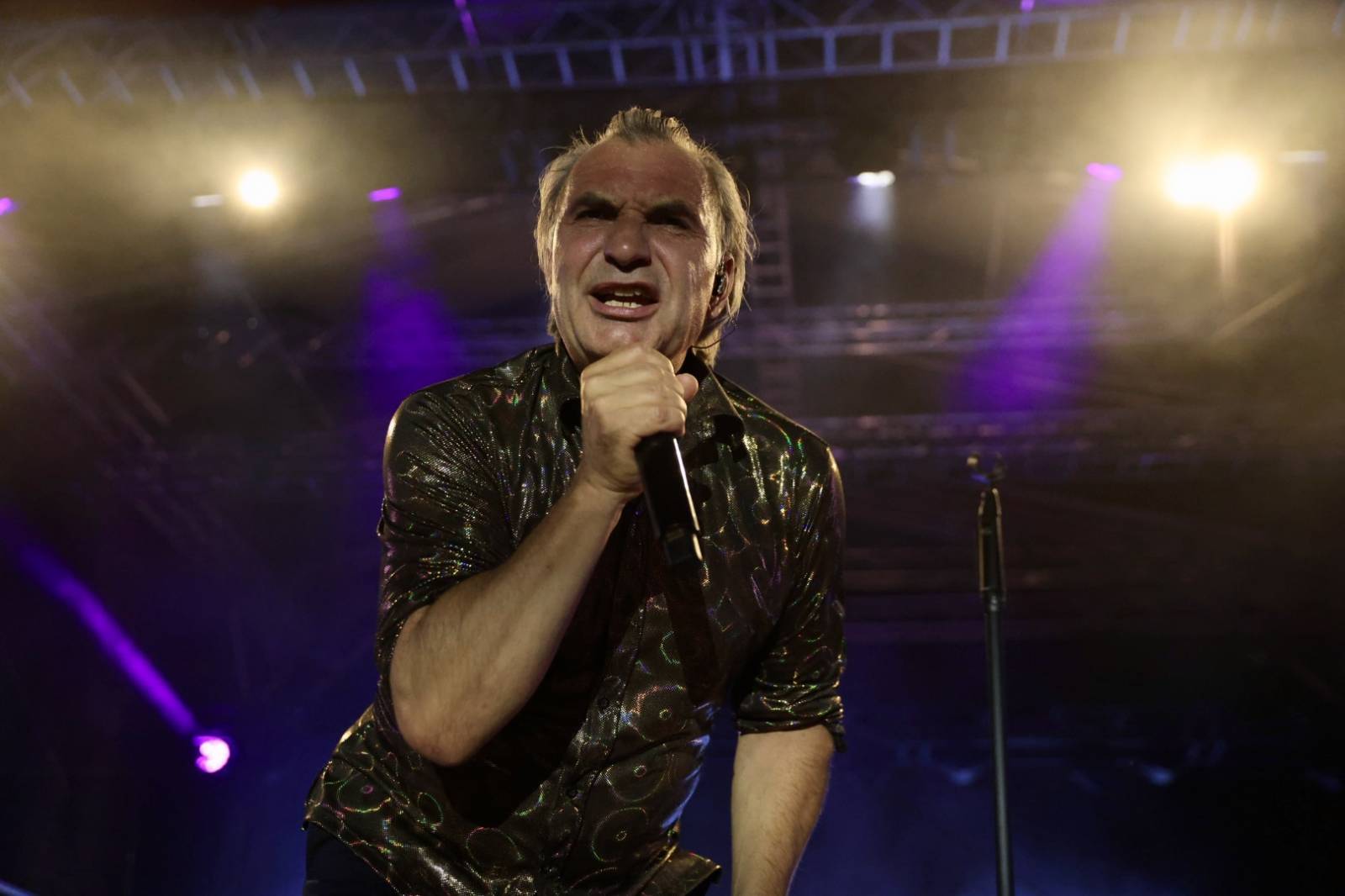 Hrady CZ poprvé v Hluboké nad Vltavou. Festival odstartoval Rytmus, závěr prvního dne obstaraly Rybičky 48