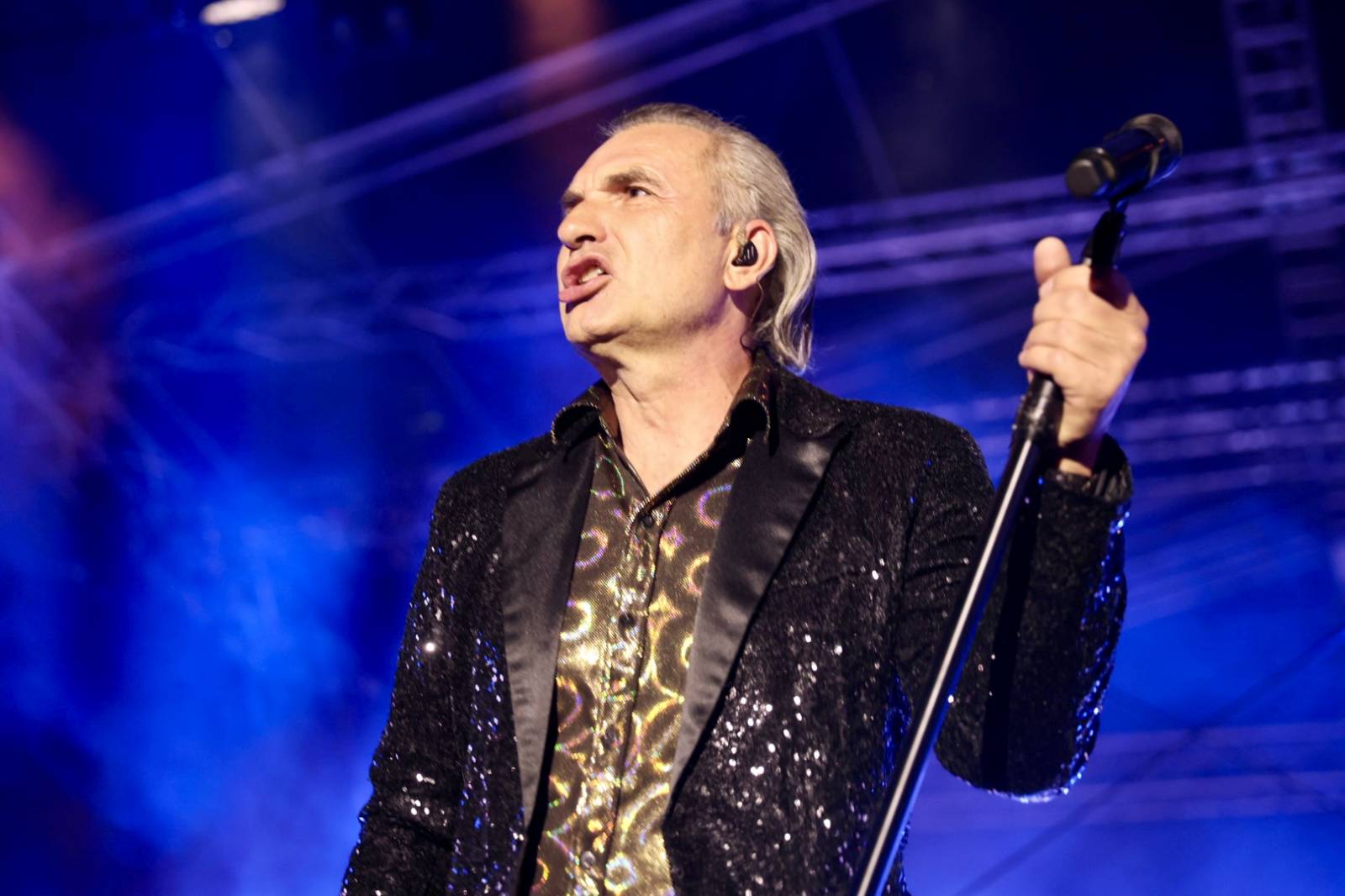 Hrady CZ poprvé v Hluboké nad Vltavou. Festival odstartoval Rytmus, závěr prvního dne obstaraly Rybičky 48