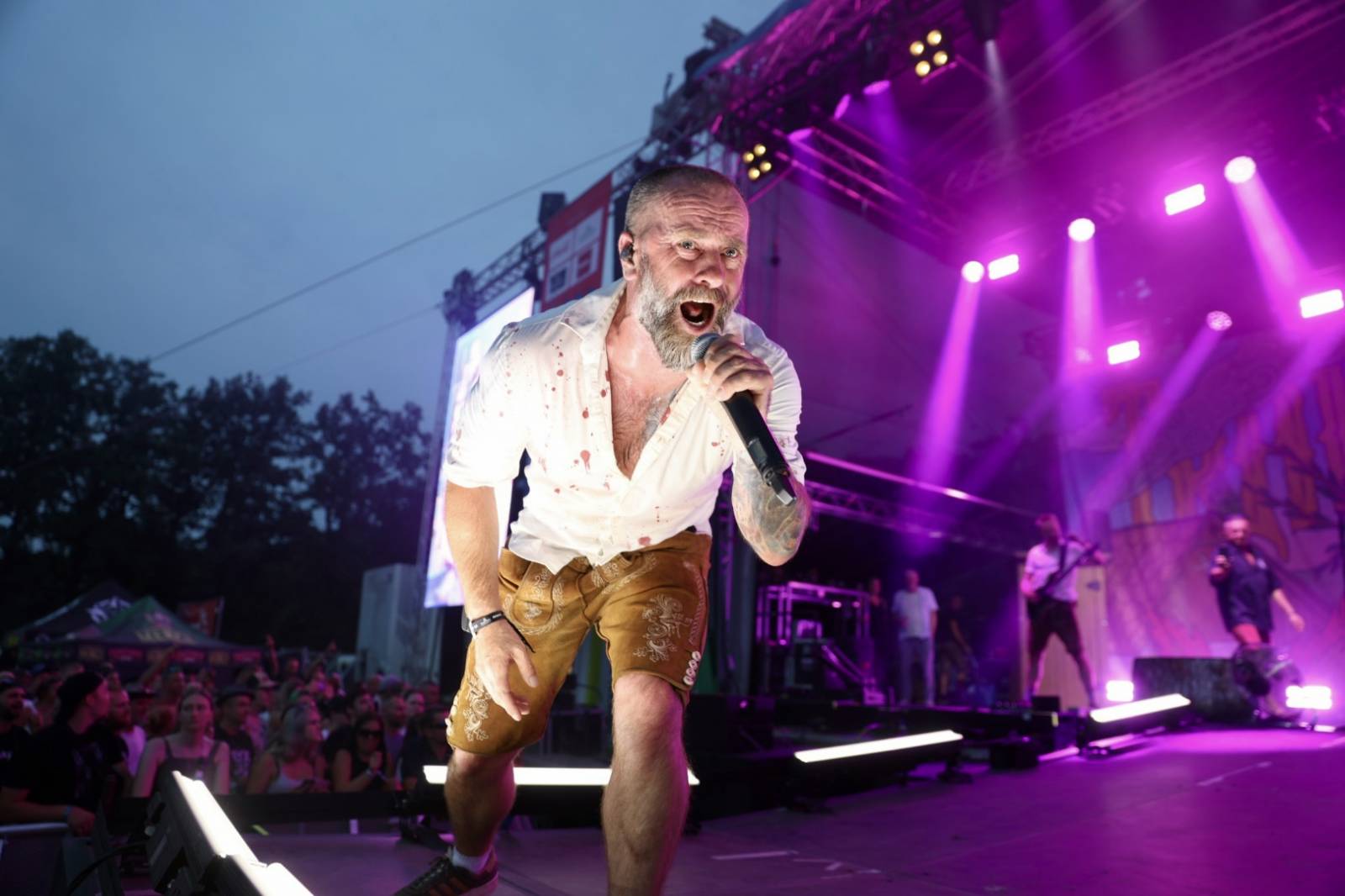 Hrady CZ poprvé v Hluboké nad Vltavou. Festival odstartoval Rytmus, závěr prvního dne obstaraly Rybičky 48