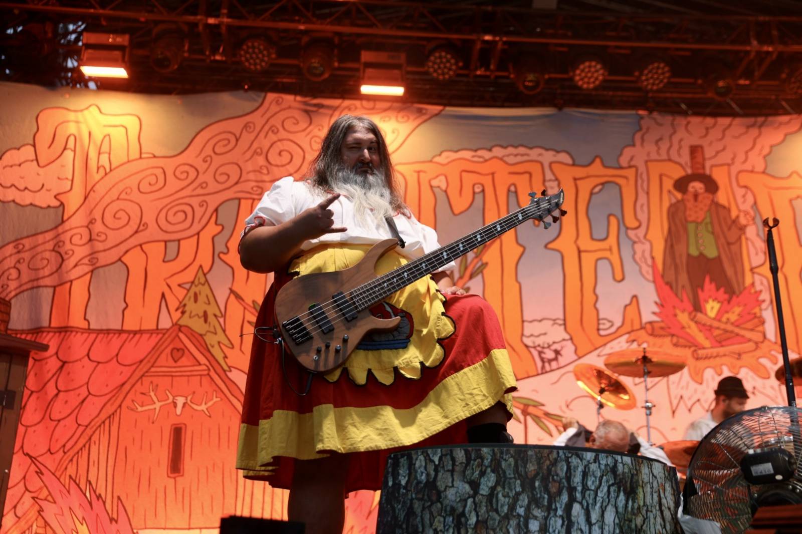 Hrady CZ poprvé v Hluboké nad Vltavou. Festival odstartoval Rytmus, závěr prvního dne obstaraly Rybičky 48