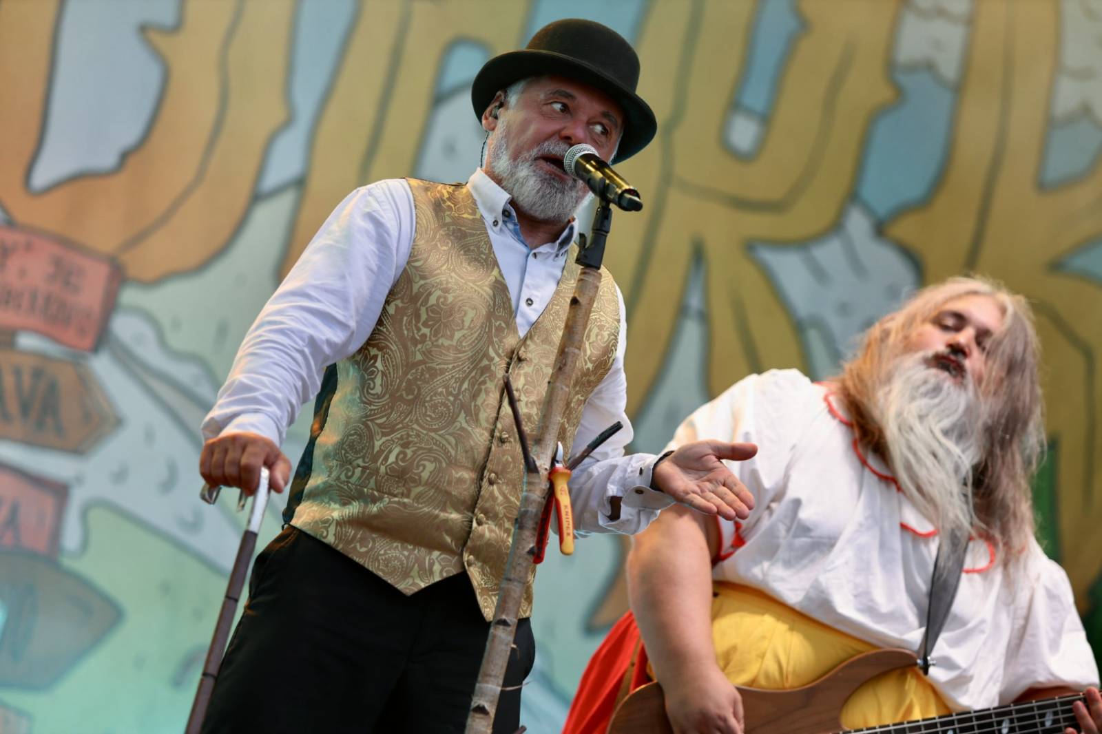 Hrady CZ poprvé v Hluboké nad Vltavou. Festival odstartoval Rytmus, závěr prvního dne obstaraly Rybičky 48