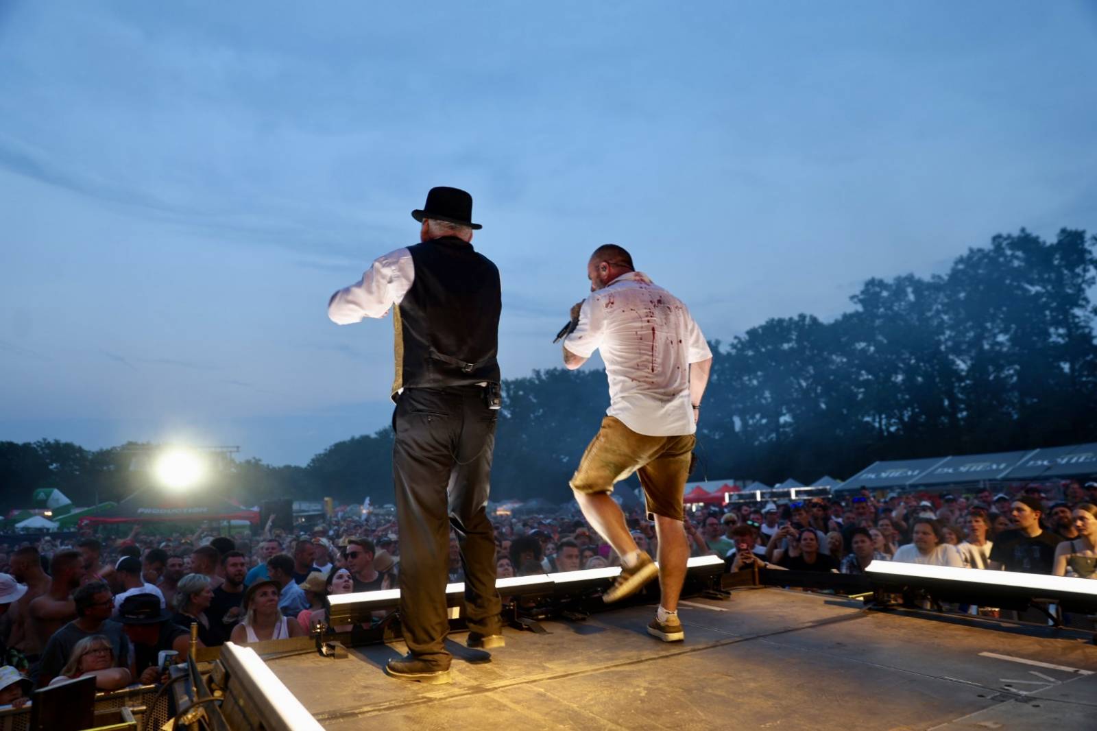 Hrady CZ poprvé v Hluboké nad Vltavou. Festival odstartoval Rytmus, závěr prvního dne obstaraly Rybičky 48