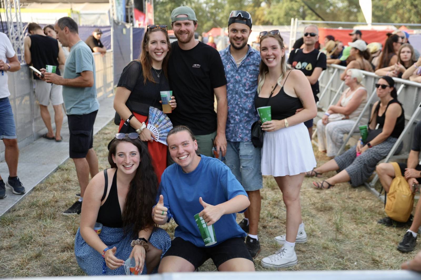 Hrady CZ poprvé v Hluboké nad Vltavou. Festival odstartoval Rytmus, závěr prvního dne obstaraly Rybičky 48